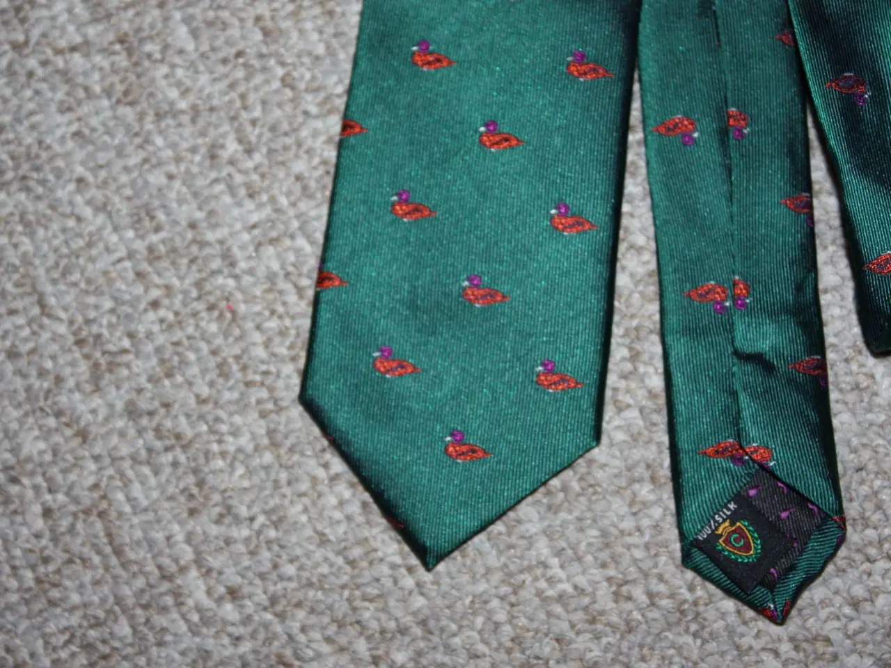 Billede 3 - Silke Slips dekoreret med ænder 100 % silk