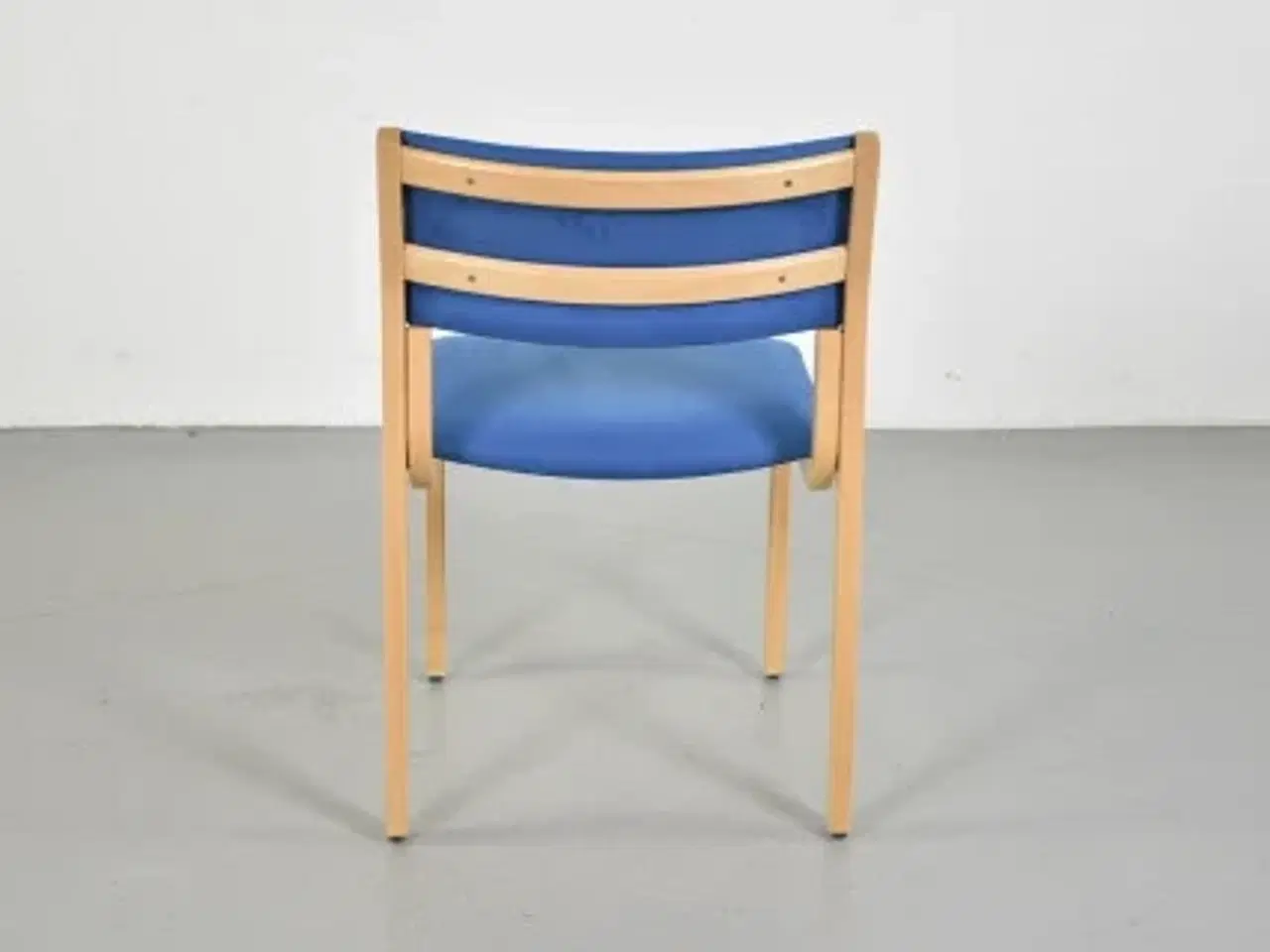 Billede 3 - Farstrup konference-/mødestol i bøg med blåt alcantara polster
