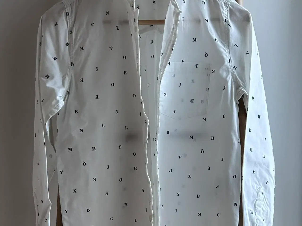 Billede 1 - Name it skjorte med bogstaver, str. 146-152