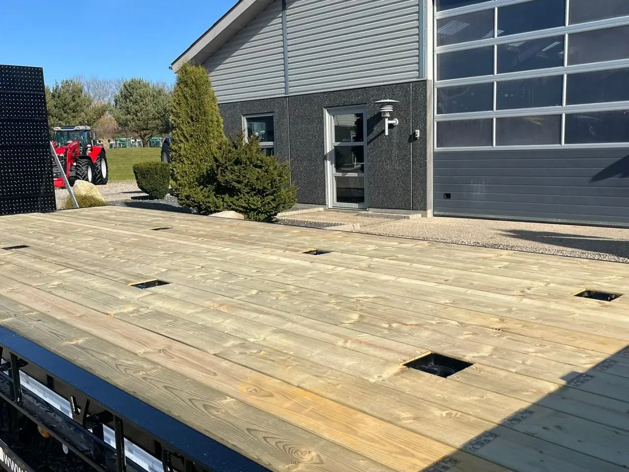 Billede 13 - Tyrone 27TLL . Affjedret træk og affjedret aksler. Med hydrauliske ramper og værktøjskasse