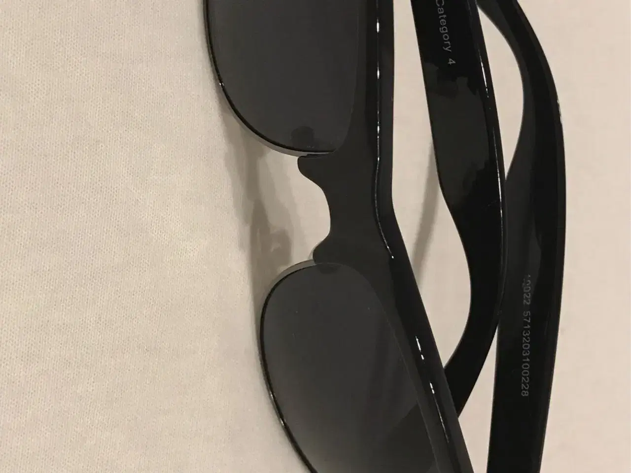 Billede 2 - Sorte super flotte Solbriller