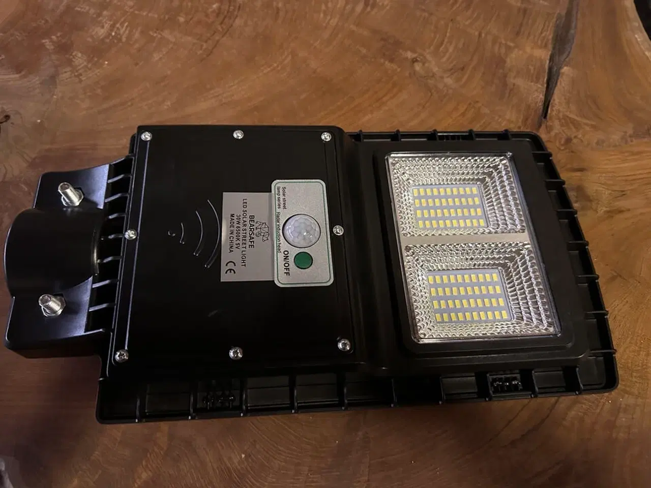 Billede 2 - Solcelle 60W gadelampe med bevægelsessencor og indbygget batteri