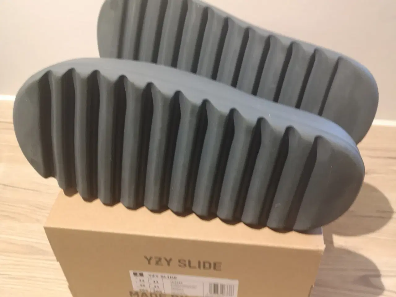 Billede 2 - Adidas Yeezy sneakers, str. 44 2/3