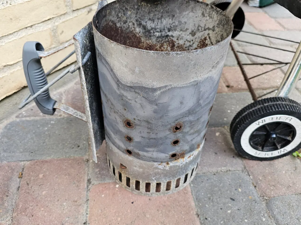 Billede 5 - Weber Kuglegrill med låg og grillrist