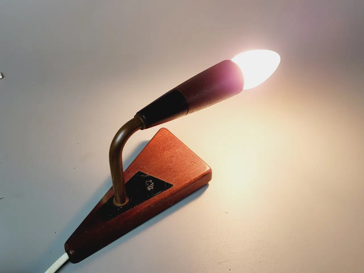 Billede 2 - ⭐️· Super flot retro væglampe i teak og kobber