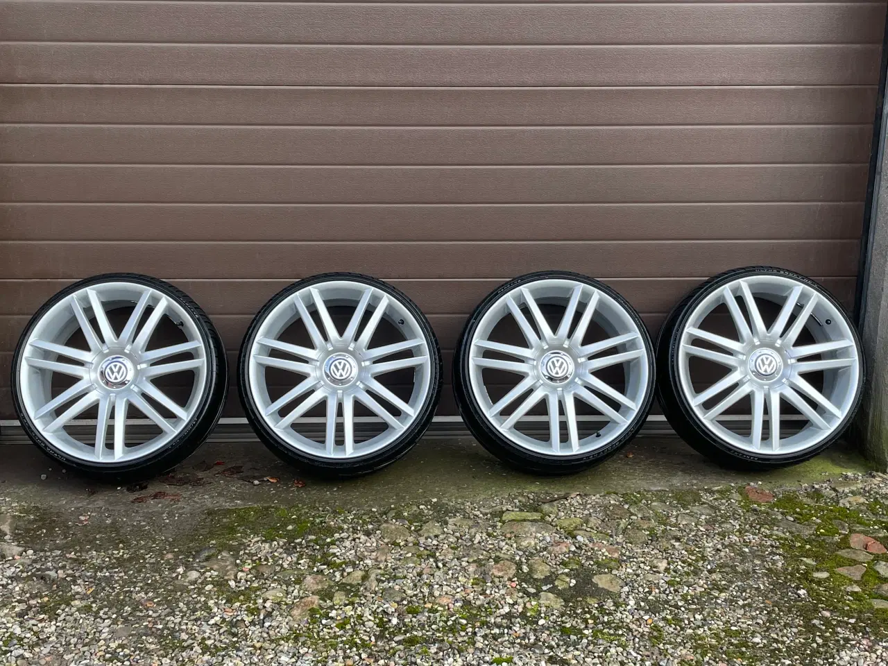 Billede 4 - Alufælge, 20" 215/30/R20 Der er 2 krydsmål 5 x112