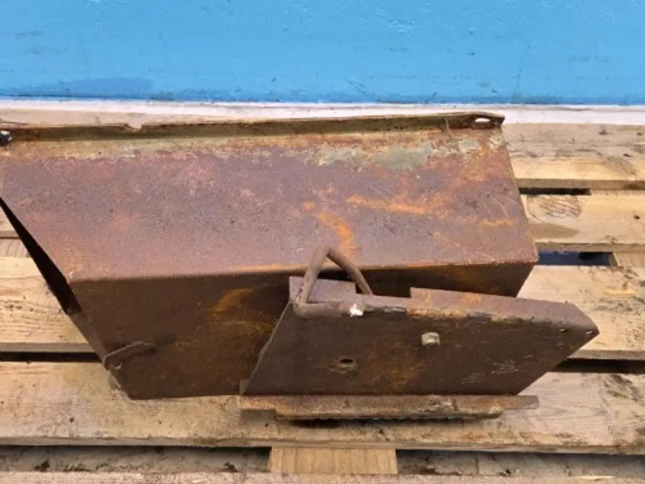 Billede 15 - Hydrema 806 Værktøjskasse Under Sædet 382194