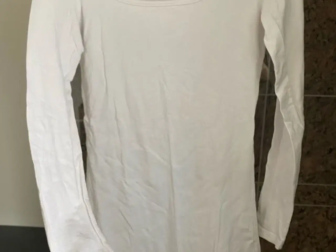 Billede 2 - Hvid flot bluse fra vero moda str S