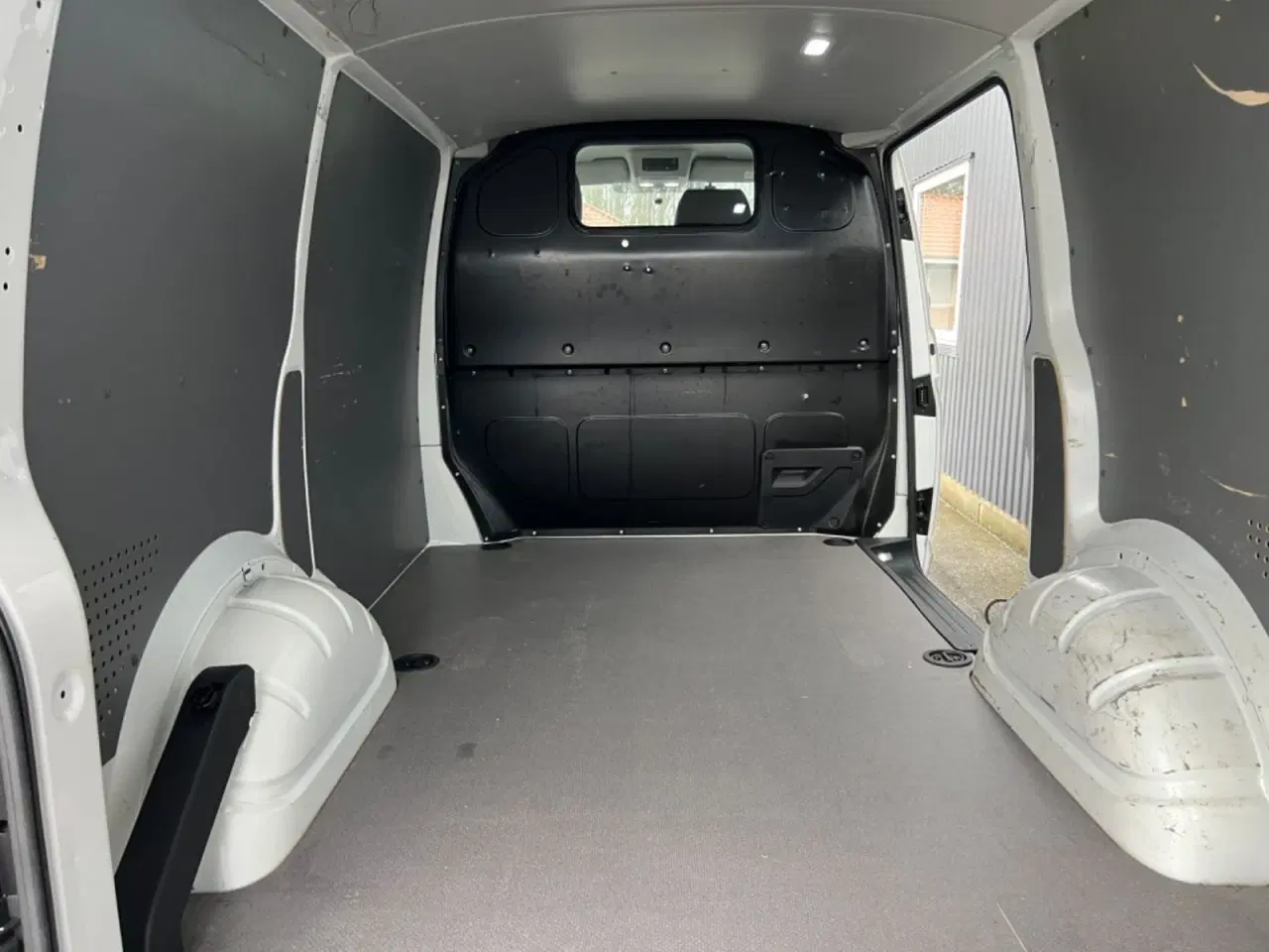 Billede 9 - VW Transporter 2,0 TDi 199 Kassevogn DSG 4Motion kort