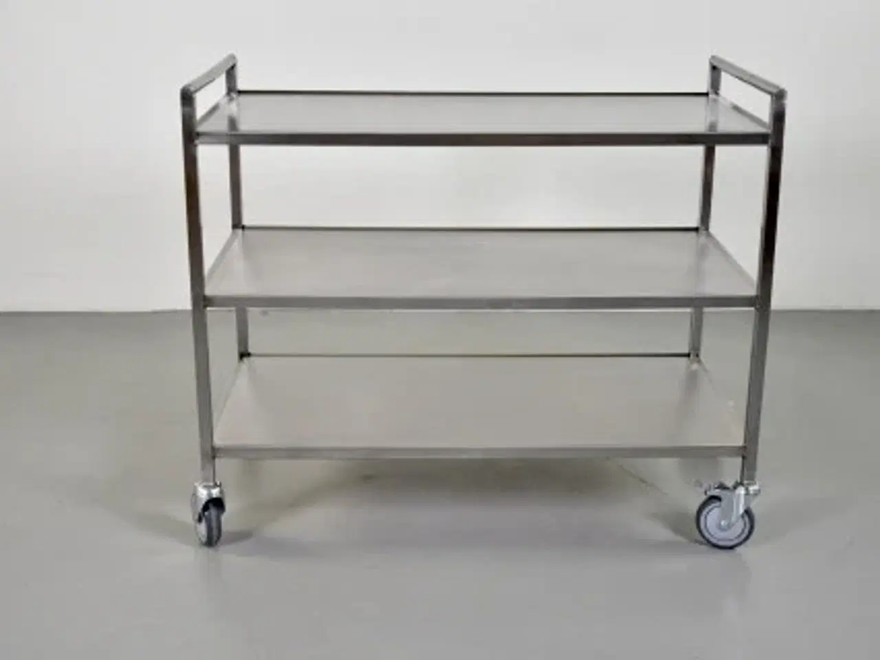 Billede 3 - Beka rullebord i stål med tre hylder, 115,5 cm.