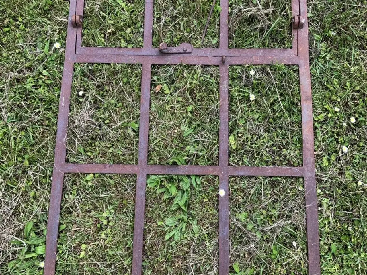 Billede 3 - Staldvindue – smedejern
