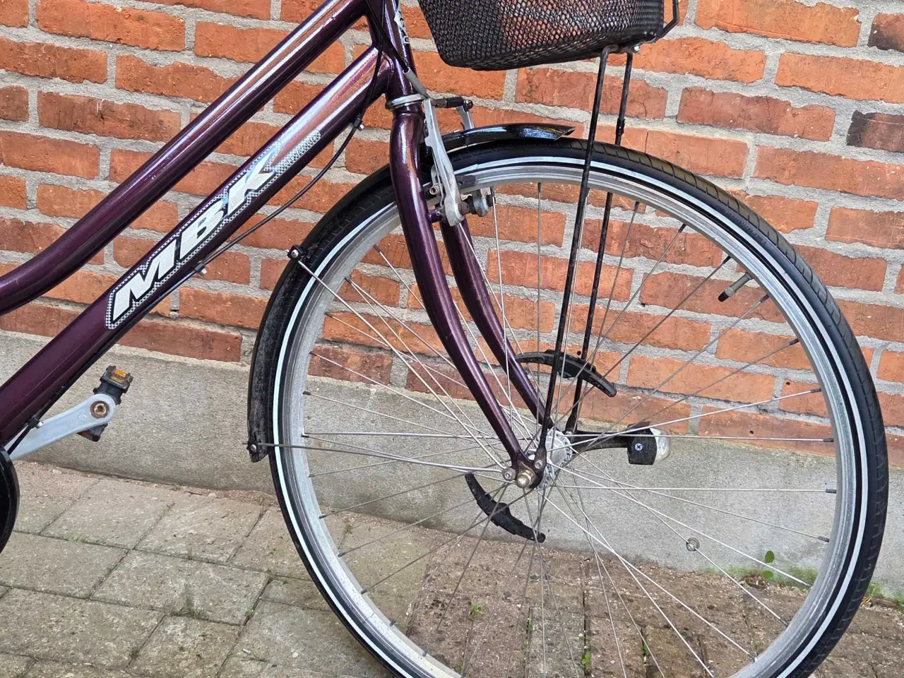 Billede 2 - MBK. 28 " Høj 57 cm . 3 gear . For og baglygter me
