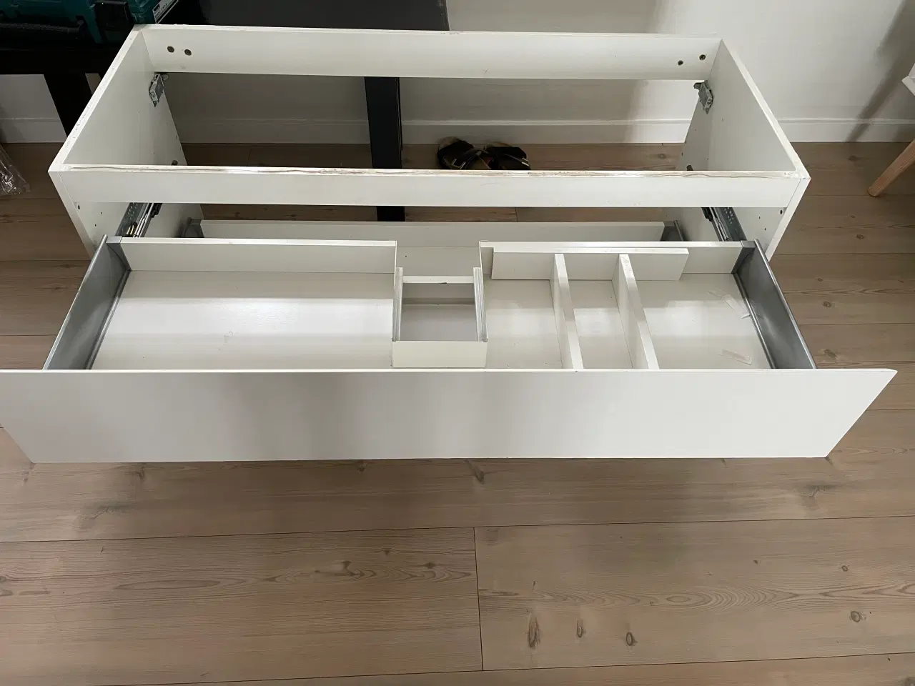 Billede 2 - Skab til badeværelset 