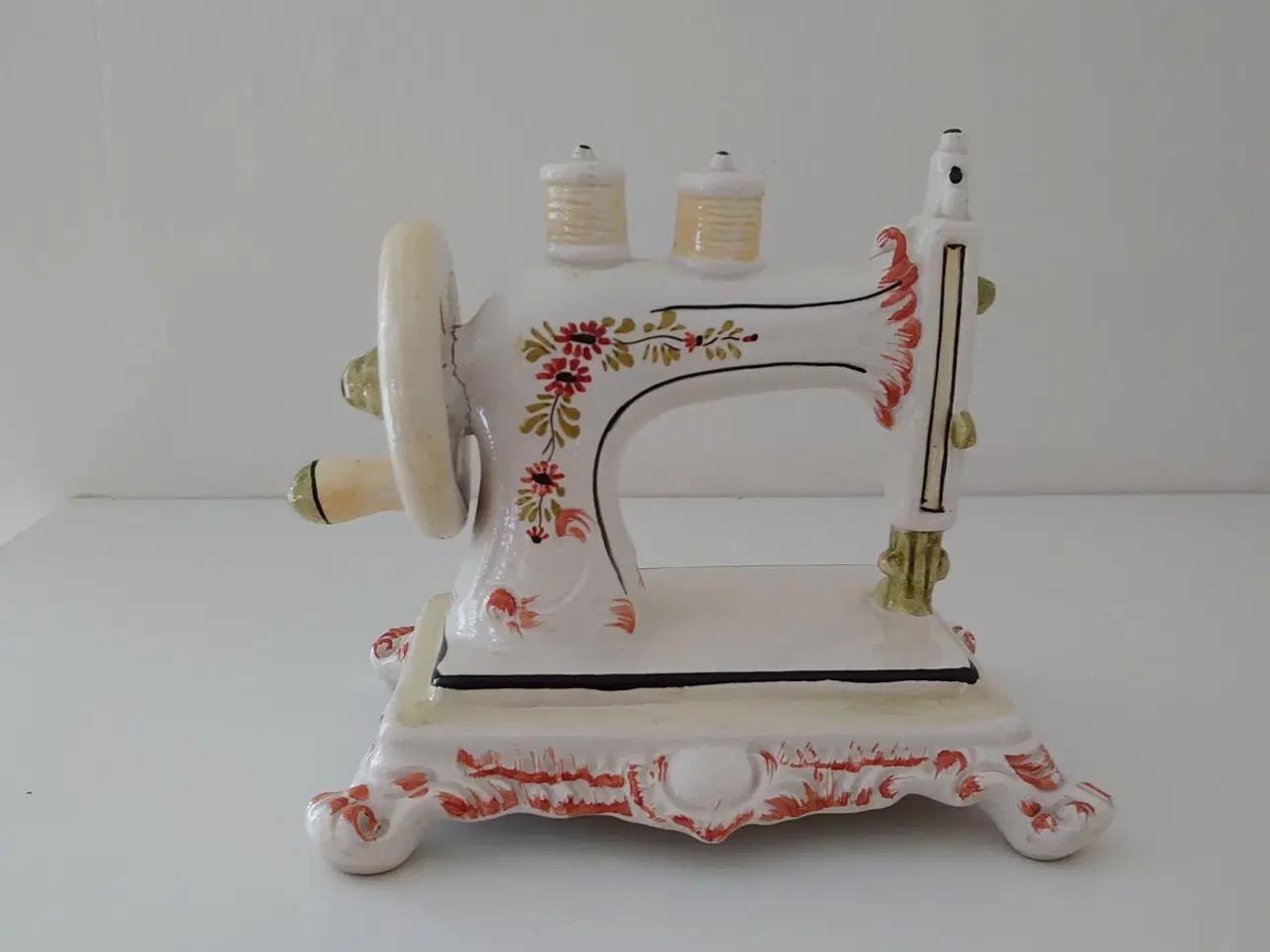 Billede 2 - Sjælden gammel symaskine i porcelæn.