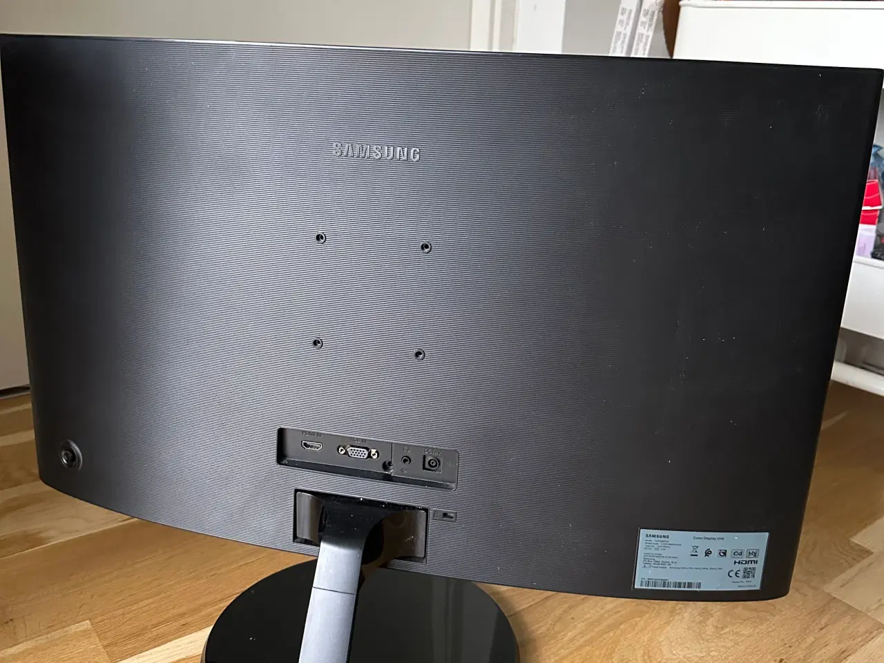 Billede 4 - 🖥️ Samsung 27” Curved Monitor – Perfekt stand!