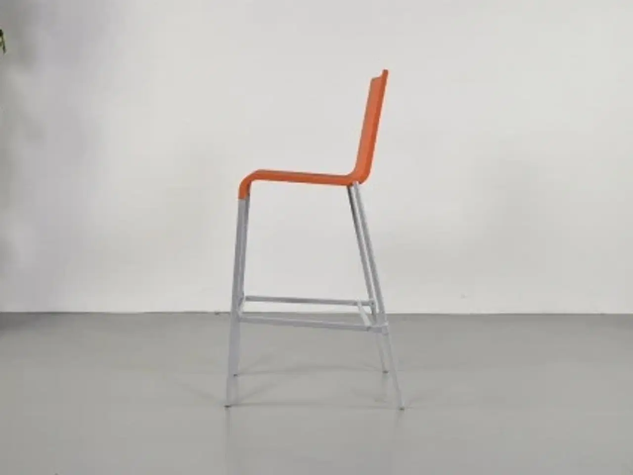 Billede 5 - Vitra .03 barstol i orange på grå stel