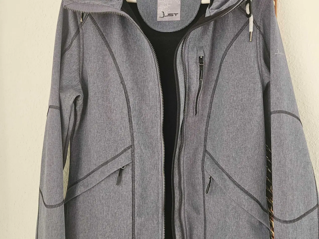 Billede 1 - VIND OG VANDAFVISENDE JAKKE 