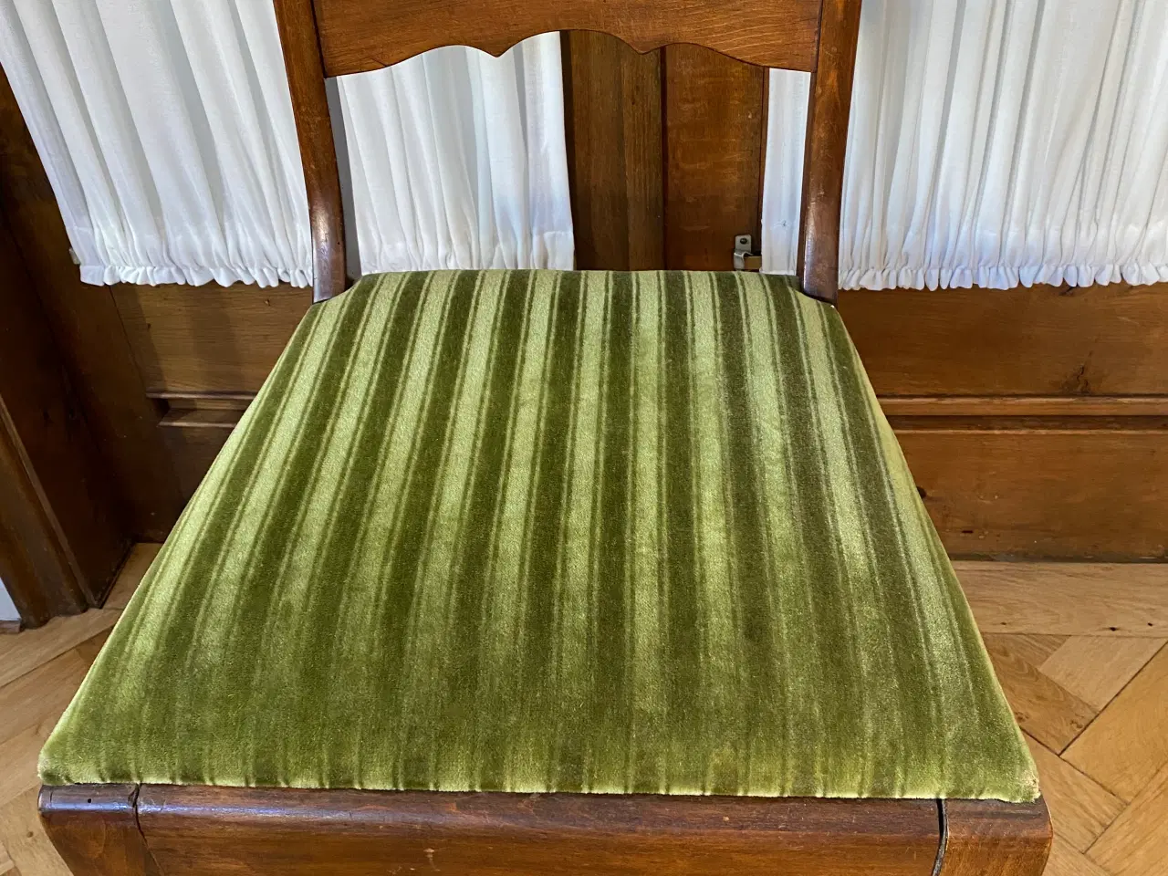 Billede 4 - Flot brun stol med grønt sæde