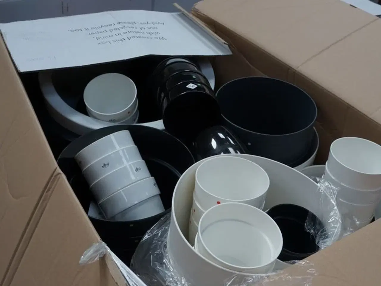 Billede 2 - Palle med diverse plasticpotter
