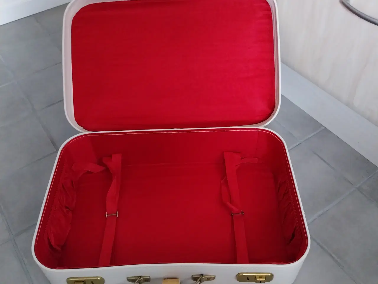 Billede 2 - Hvid gammel kuffert