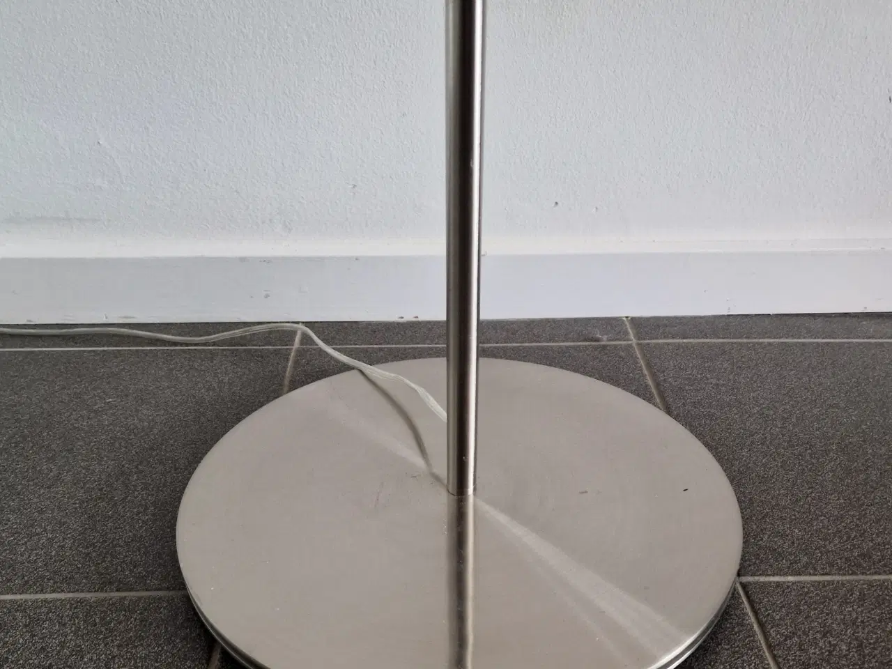Billede 7 - Stor flot gulvlampe fra Frandsen Lighting.