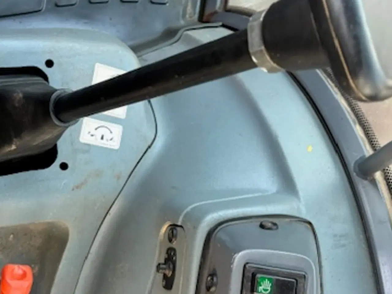 Billede 16 - New Holland NH 95 4-PS. MEKANISK HURTIGSKIFT FOR OG BAG