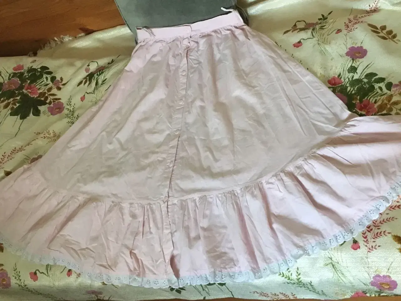 Billede 1 - Lyserød nederdel i bomuld