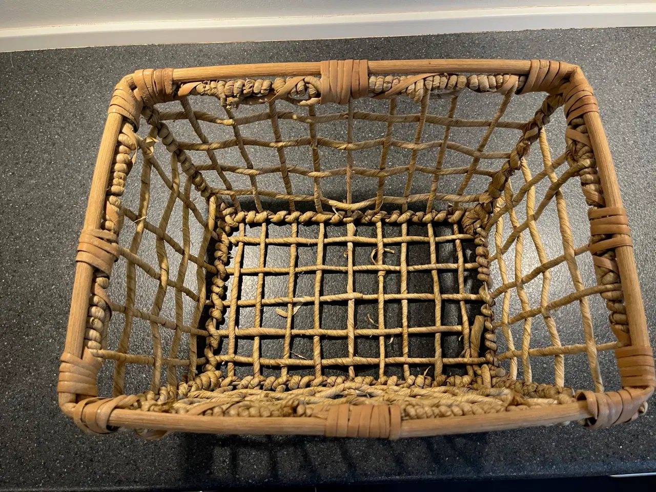 Billede 1 - Robust fletkurv til opbevaring – perfekt til det m
