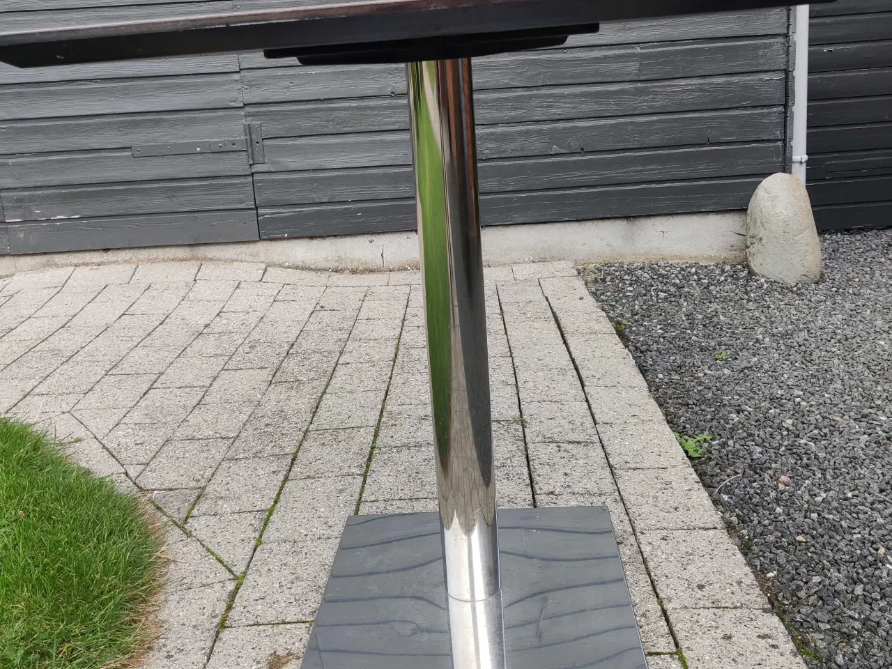 Billede 2 - Pænt og solidt cafebord. 