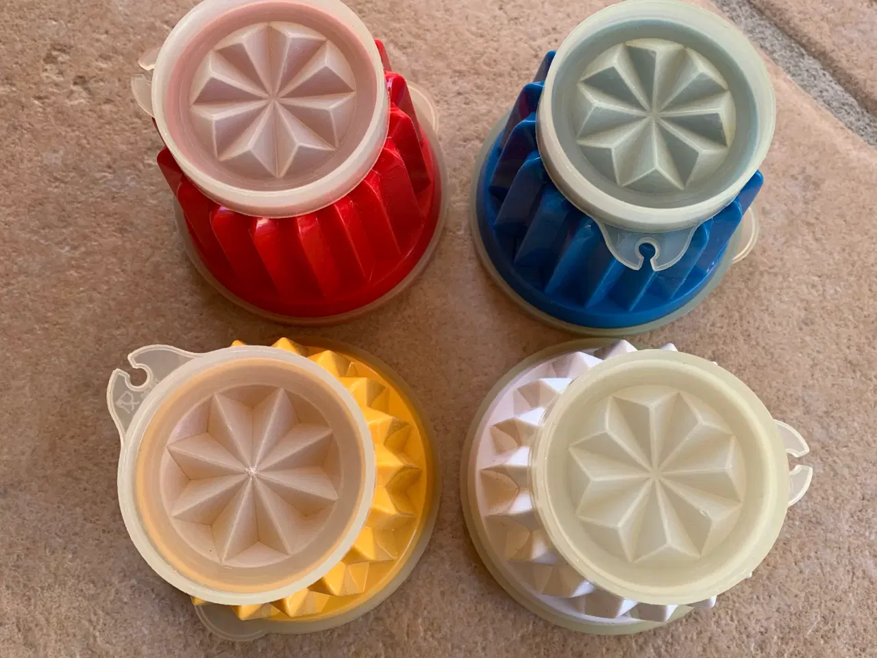 Billede 2 - Tupperware is forme 4 stk 