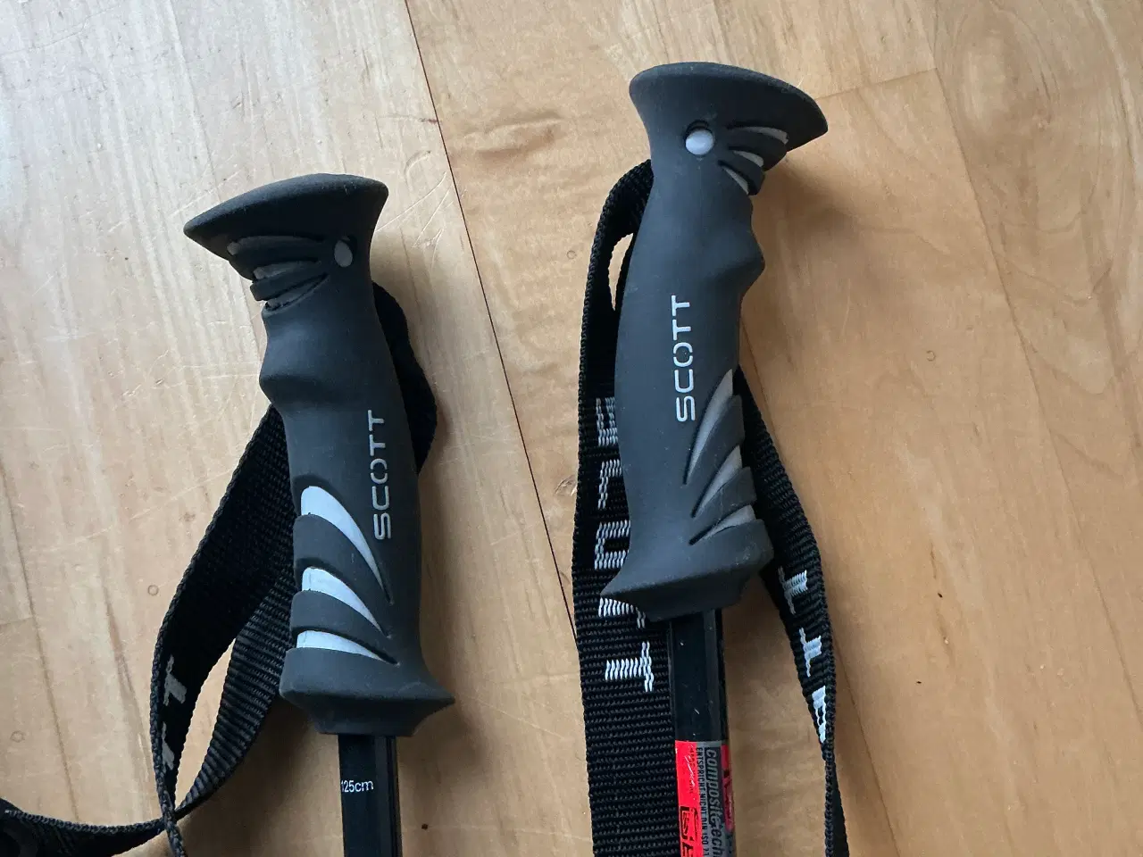 Billede 2 - Ski, stave, hjelm og støvler