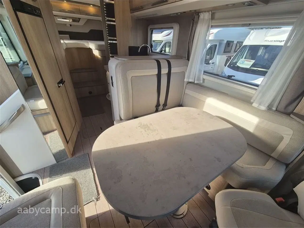 Billede 8 - 2018 - Knaus Sky I 700 LEG   Automatgear. markise. 2x batterier. 2x solceller. Dometic A/C. Elektrisk indgangstrin. Dellæder.