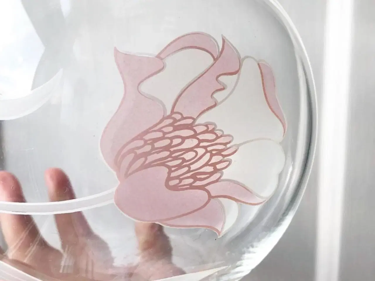 Billede 4 - Kugle af glas m lyserød blomst