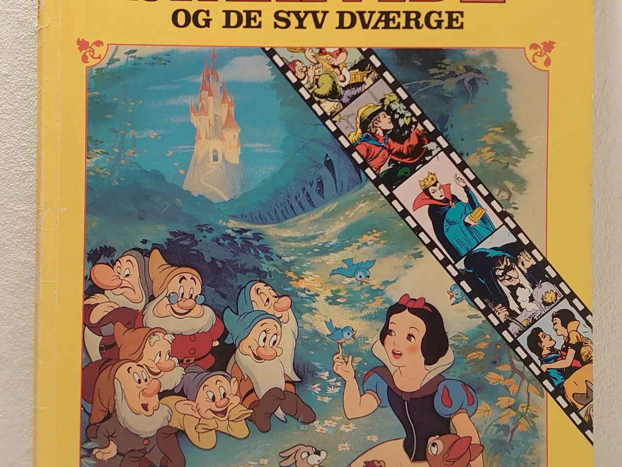 Billede 1 - W. Disney filmalbum nr 2.Snehvide og de syv dværge