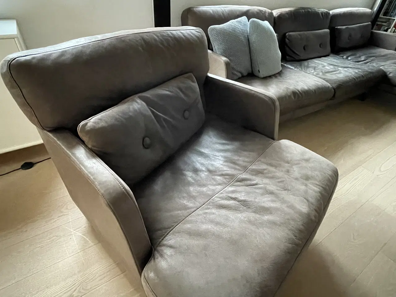 Billede 6 - Lædersofa med chaiselong og lænestol