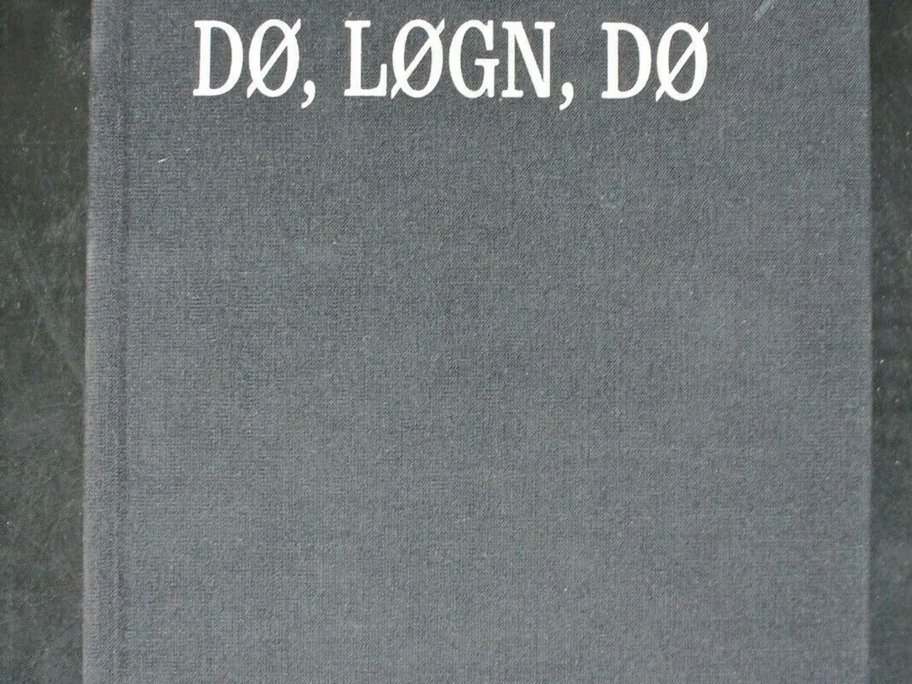 Billede 1 - dø, løgn, dø - digte af mette moestrup med dedikat