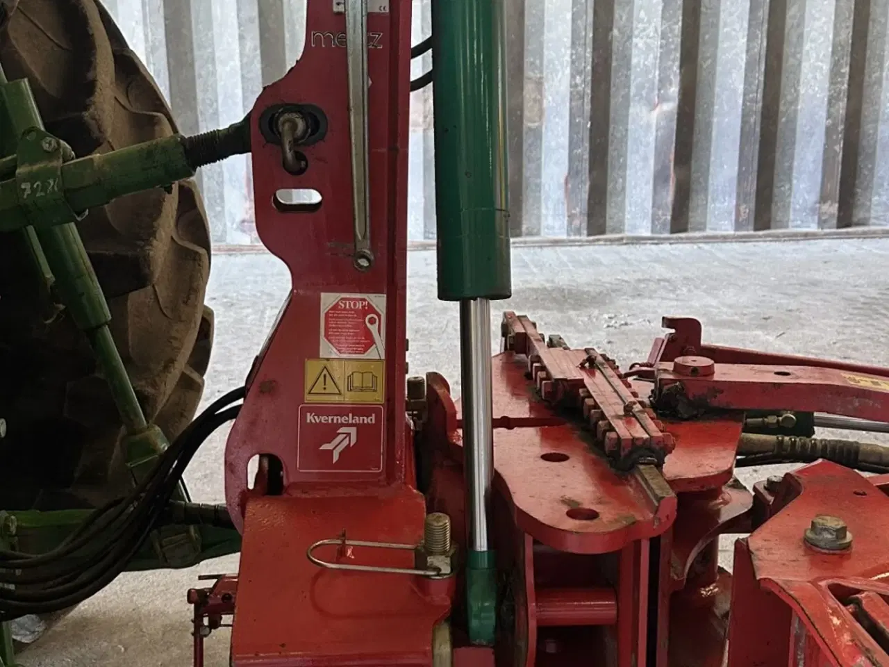 Billede 5 - Kverneland Eg 100 5 furet med variabel furebredde. Årg. 2014.