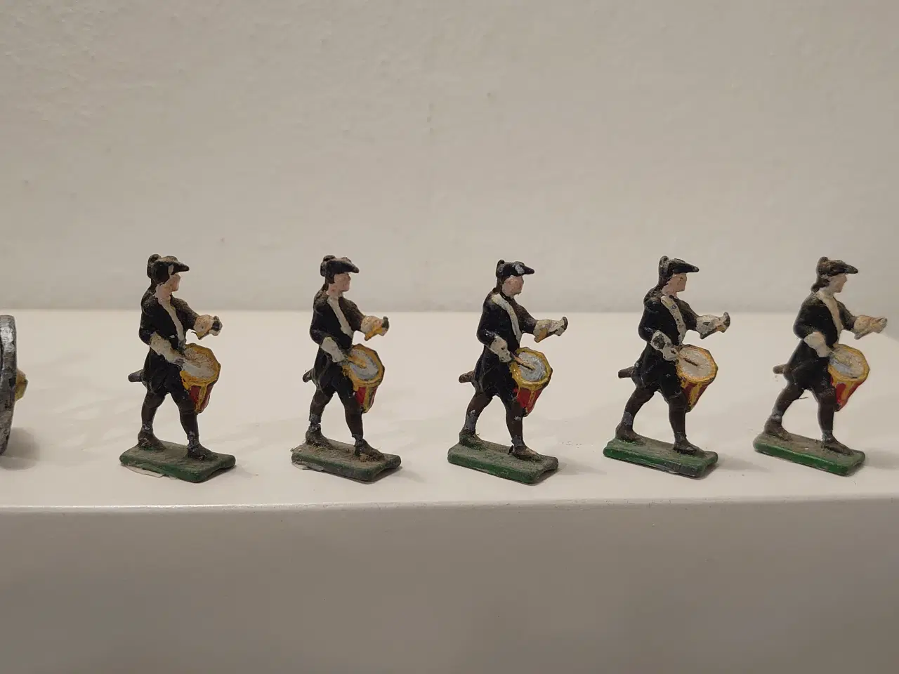 Billede 3 - Tinsoldater: 8 stk løse, kanon og 5 dioramaer.
