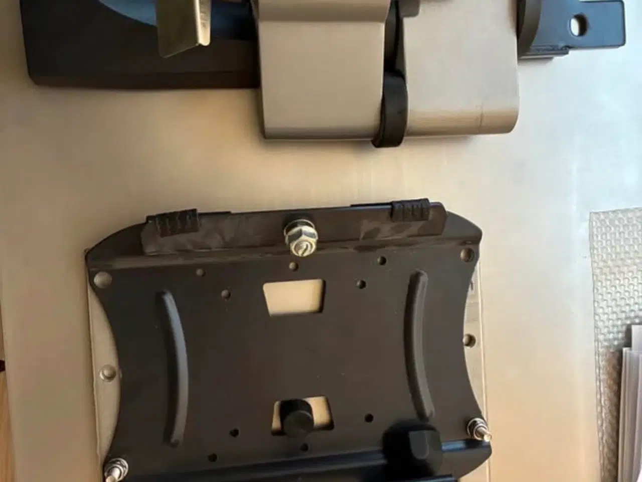 Billede 1 - Vogel svingbart TV ophæng