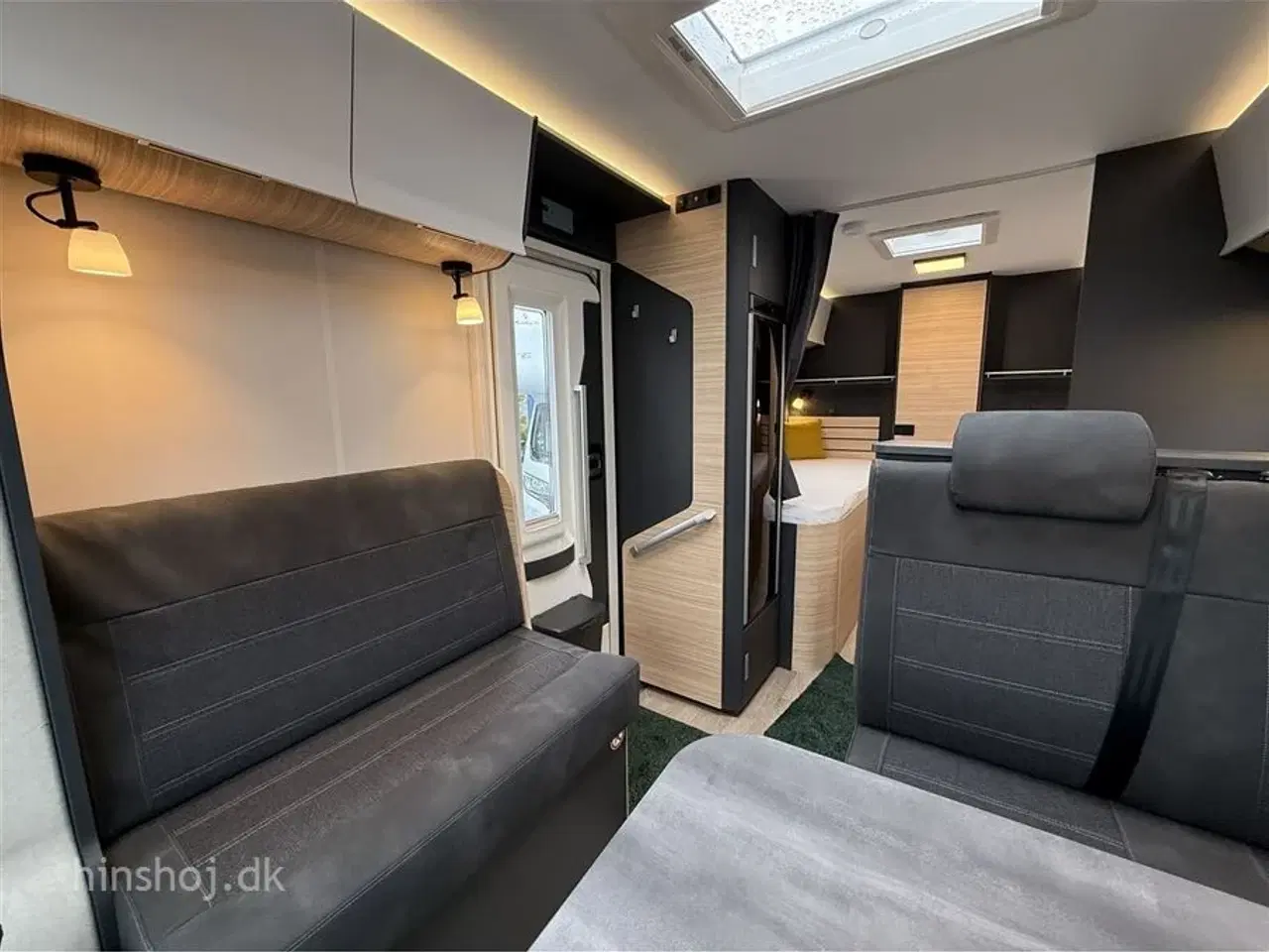 Billede 21 - 2026 - Hobby Maxia T 740 WE Aut.   Lækker Autocamper med lave enkelsenge og stort toiletrum med særskilt brusekabine fra Hinshøj Caravan.