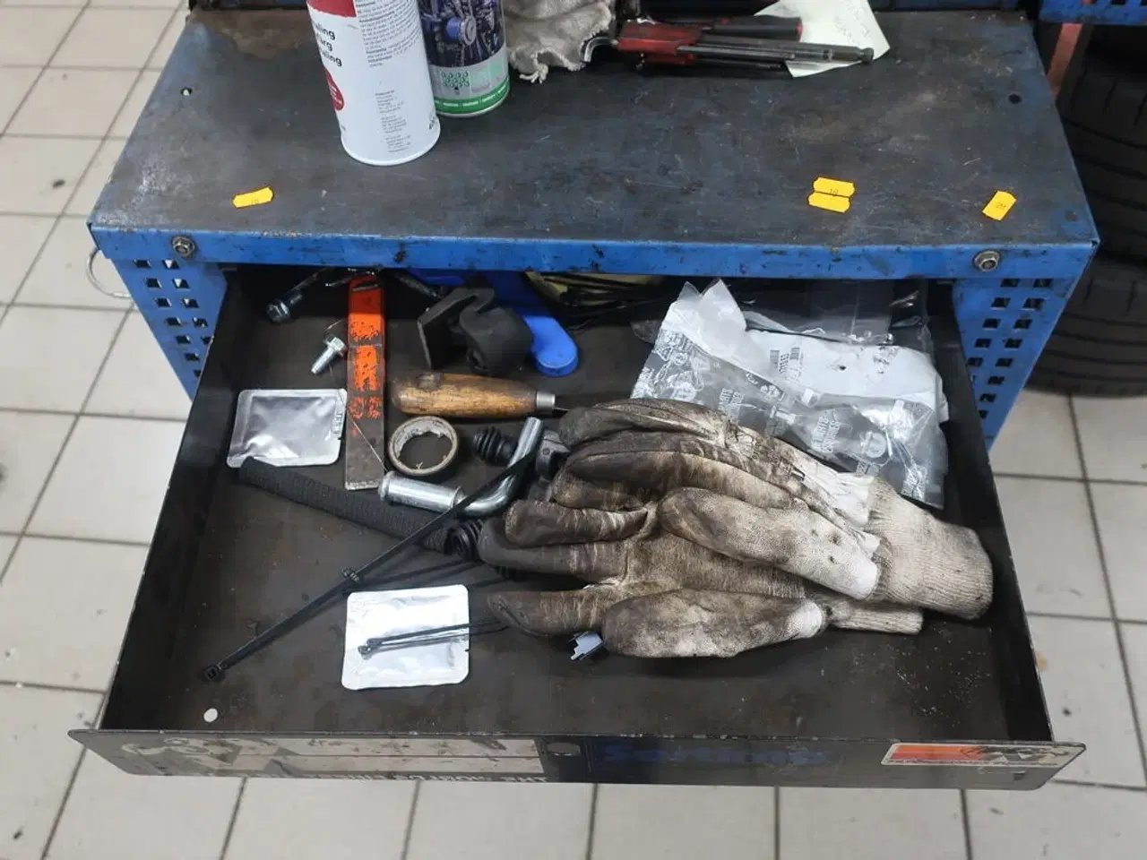 Billede 6 - Værkstedsvogn med indhold