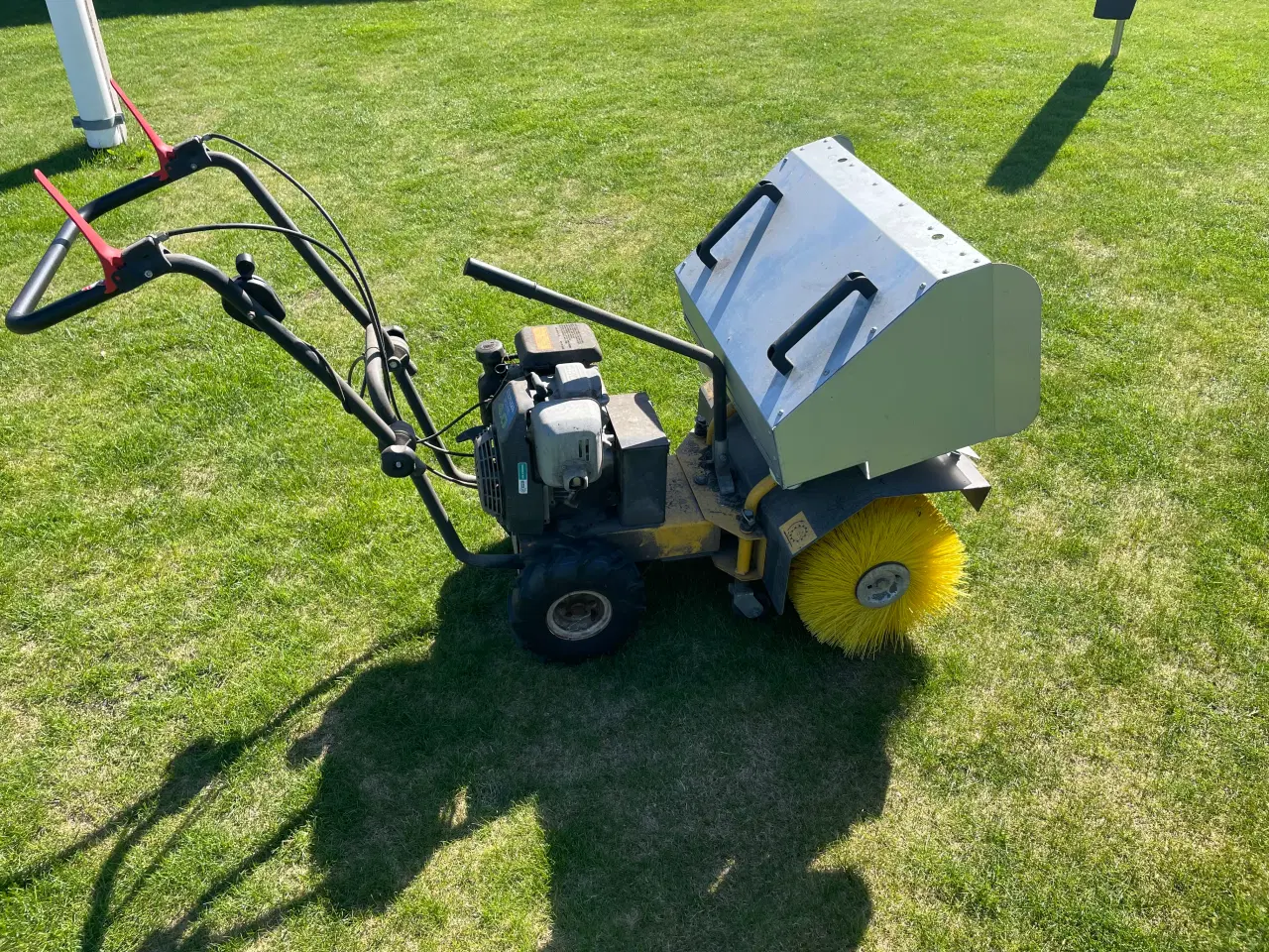 Billede 3 - Fejemaskine