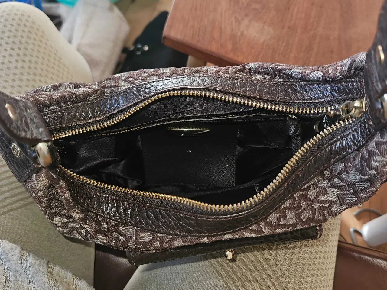 Billede 1 - DKNY brun håndtaske