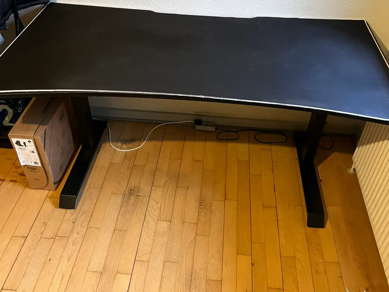 Billede 1 - Gaming skrivebord 160×80 cm – med kabelstyring