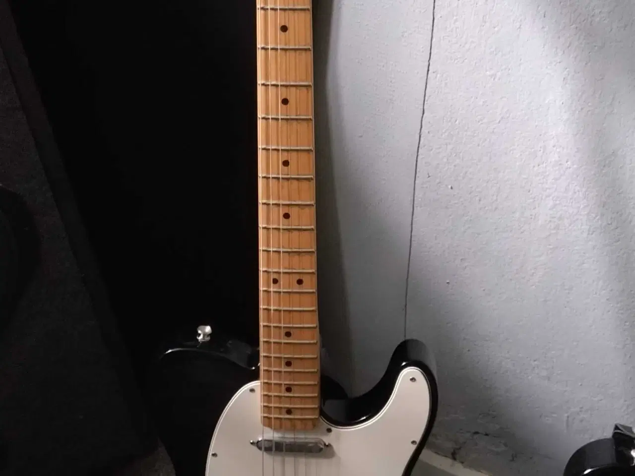 Billede 1 - God og vellydende elguitar 
