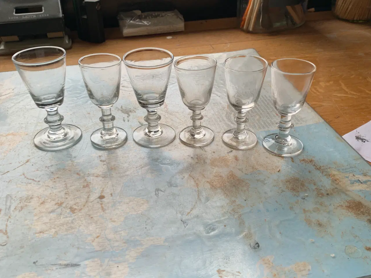 Billede 1 - 6 stykke gamle glas er klinget i bund fra 1930s