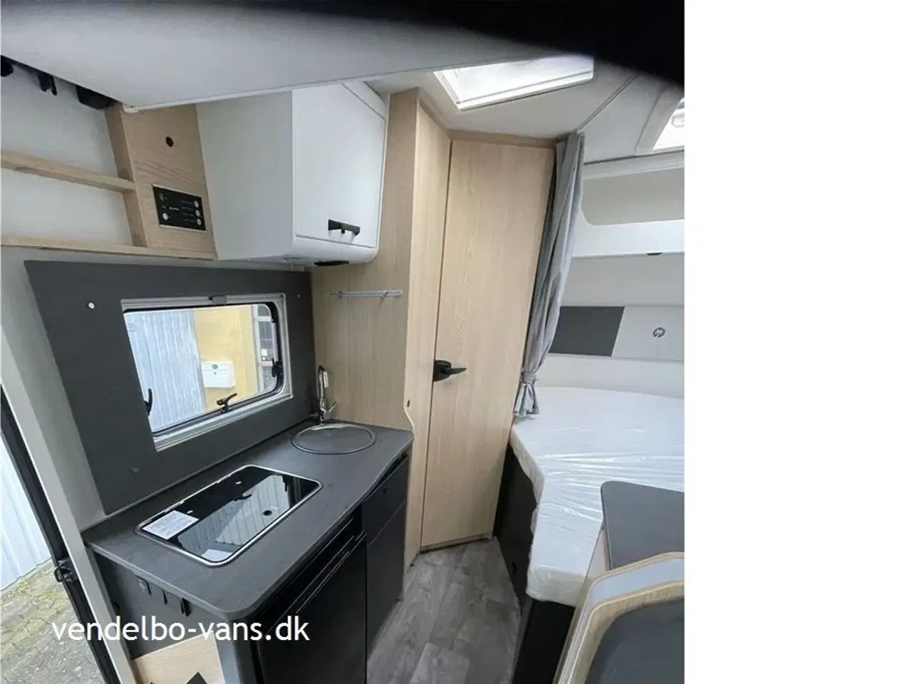 Billede 5 - 2026 - SunLight T 58 Adventure Edition   Under 6 m lang og med 2 komfortable dobbeltsenge til rådighed