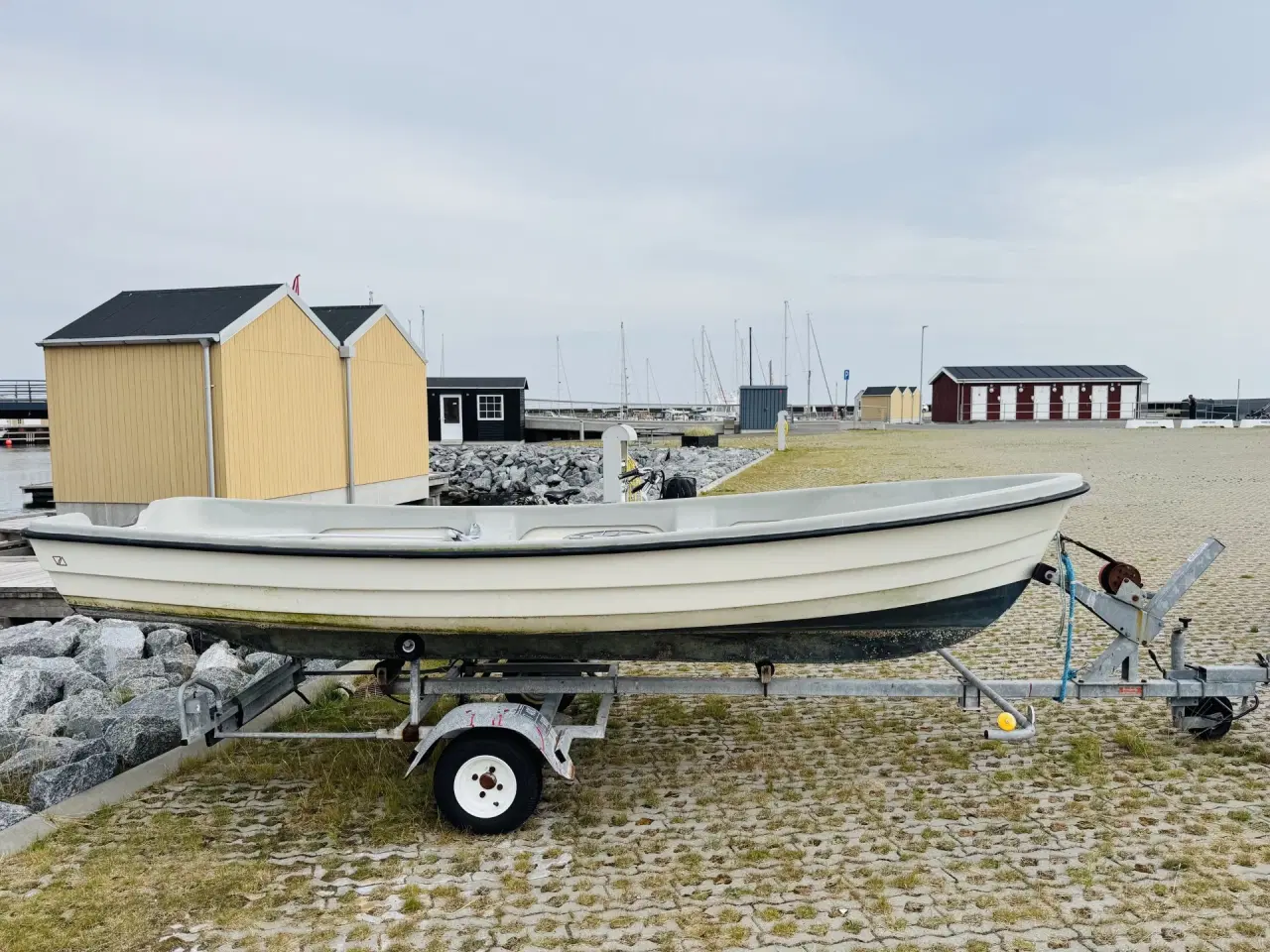 Billede 2 - Jolle med påhængsmotor og indregistreret trailer