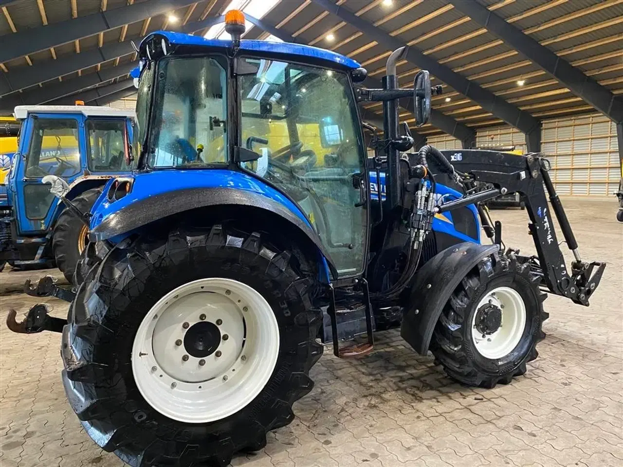 Billede 6 - New Holland T4.95 Med frontlæsser