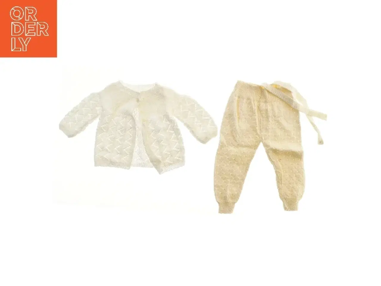 Billede 1 - Håndstrikket baby outfit (str. 27x32 & 46x22 cm)